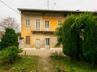 Casa indipendente in vendita a busto arsizio via strapera, 1