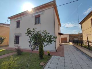 Villa in vendita a bondeno via reno, 20
