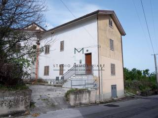Casa indipendente in affitto a ospedaletto d'alpinolo via delle acacie, 15