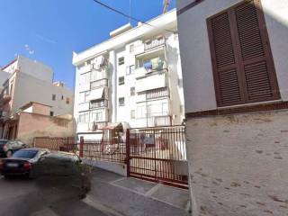 Garage in vendita a barletta via galliano, 35