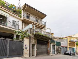 Casa indipendente in vendita ad aci castello via acicastello, 33