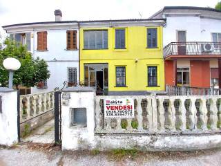 Villa bifamiliare in vendita a bondeno viale passardi, 64
