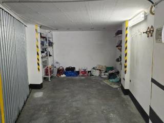 Garage in vendita a genova salita franzonina, 14r