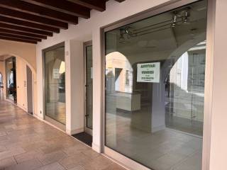 Abbigliamento in in affitto da privato a sacile via giuseppe garibaldi, 51