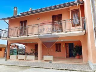 Villa bifamiliare in vendita a bastia umbra via cipresso