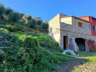 Casa indipendente in vendita a civezza regione peirè