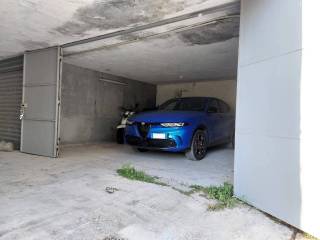 Garage in vendita a imperia via cesare battisti
