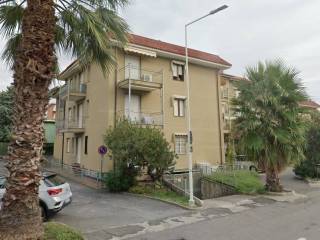 Garage in vendita a san bartolomeo al mare via al santuario