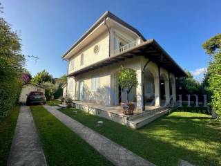 Villa in vendita a forte dei marmi via carlo del prete