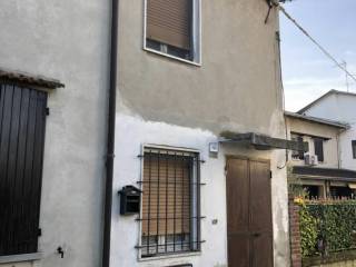 Casa indipendente all'asta a polesine zibello via livelli, 9