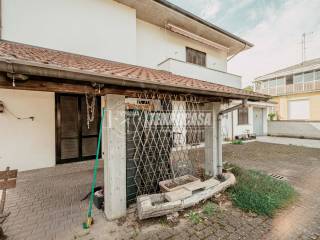 Villa in vendita a cilavegna corso roma 146