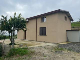 Villa in in vendita da privato a luzzi contrada risicoli