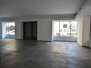 Negozio in affitto a bari via carioli, 67
