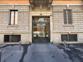 Garage in vendita a milano via simone d'orsenigo, 6