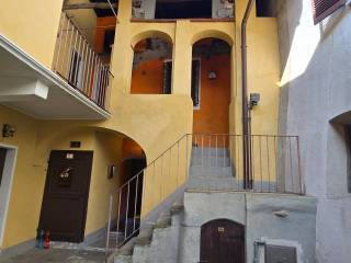 Casa indipendente in vendita a serravalle sesia via al castello, 7