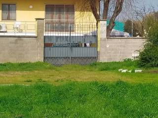 Intero stabile all'asta a ospedaletto lodigiano via g. grassi