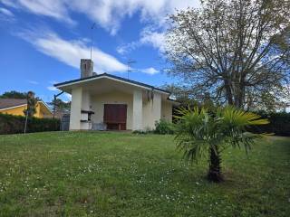 Villa bifamiliare in vendita a rosolina via del faggio