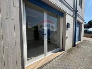 Negozio in affitto a manfredonia largo delle euforbie, 11