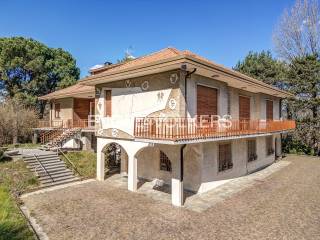 Villa in vendita a bulciago via papa giovanni xxiii