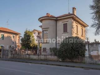 Villa in in vendita da privato a legnano via montebello, 31