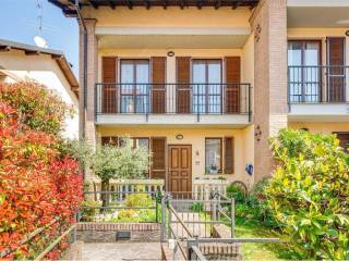 Villa a schiera in vendita a carate brianza via adamello, 11