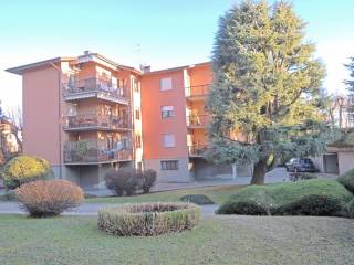 Appartamento in vendita a carugo via vittorio veneto