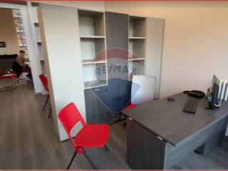 Ufficio in affitto ad agrate brianza via giuseppe mazzini, 76