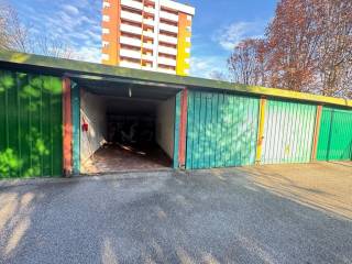 Garage in vendita a cusano milanino via genziane, 8