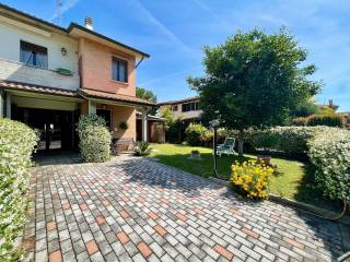 Villa a schiera in vendita ad argelato via dei ciliegi