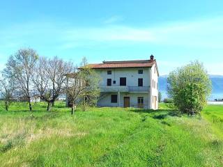 Villa in vendita a cannara via stazione