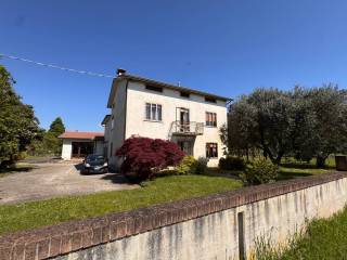 Villa in vendita a montecchio precalcino via pra' castello