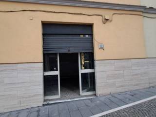 Magazzino in affitto a napoli via torquato tasso, 120