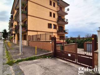 Garage in vendita a pomigliano d'arco via san maurizio, 00