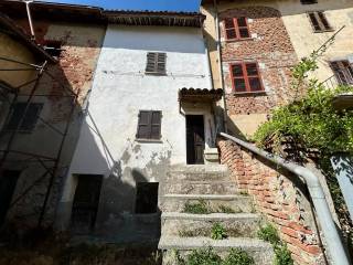 Casa indipendente in vendita ad acqui terme piazza san guido, 49