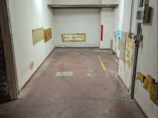 Garage in affitto a trieste via del veltro, 79