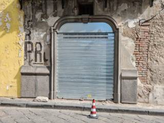 Negozio in affitto a napoli via chiatamone, 34