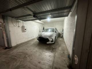 Garage in vendita a roma via filippo antonio gualtiero, 1