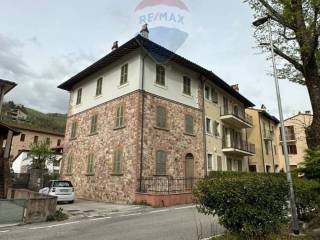 Casa indipendente in vendita a foligno via strada comunale, frazione capodacqua, 14