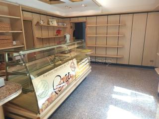 Negozio in affitto a nanto piazza mercato, 6