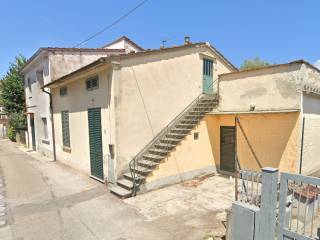 Casa indipendente all'asta ad agliana via saverio, 15