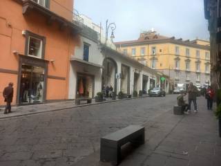Negozio in affitto a napoli via calabritto