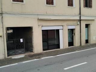 Negozio in affitto a montebelluna via roma