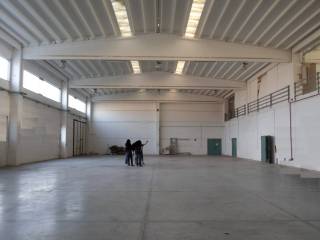 Capannone in vendita a chieti via aldagiso di pietro, 31