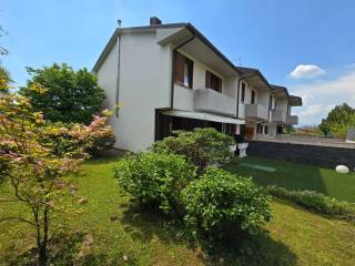 Villa a schiera in vendita ad albano sant'alessandro via ferdinando magellano, 8