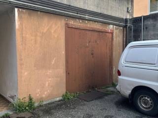 Garage in vendita a casatenovo via camillo benso di cavour, 12