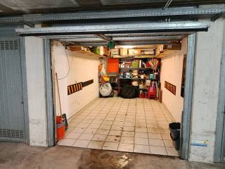 Garage in vendita a reggio nell'emilia via benjamin franklin