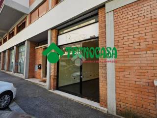 Negozio in affitto a firenze via filippo pacini, 34
