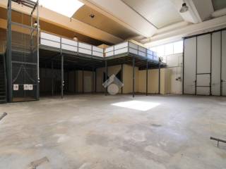 Capannone in affitto a cascina viale europa, 127