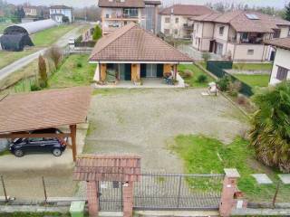 Villa in vendita ad alessandria strada acqui di cabanette