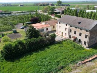 Villa in vendita a bagnolo di po via stradone runzi, 2029